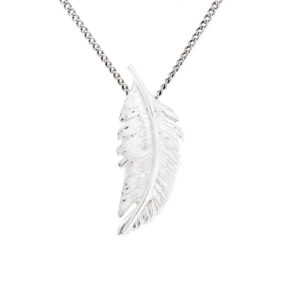 Pendentif Plume GEMME Joaillerie, une touche de légèreté et d’élégance.