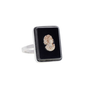 Bague Athéna GEMME Joaillerie, une bague majestueuse et intemporelle.