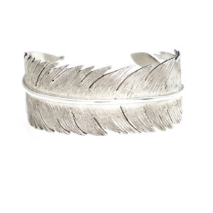 Manchette Plume GEMME Joaillerie, un bijou aérien inspiré de la nature.
